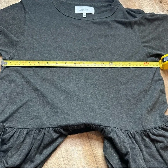 THE GREAT. Gray Ruffle Top Size 1 - Picture 12 of 15